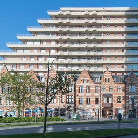 Zongericht Met Zicht Op De Jachthaven * Ostende