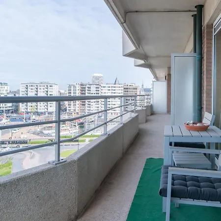 Zongericht Met Zicht Op De Jachthaven * Ostend
