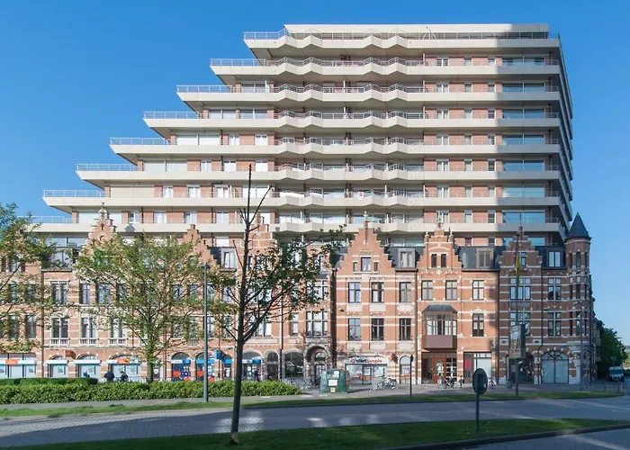 Zongericht Met Zicht Op De Jachthaven * Ostend