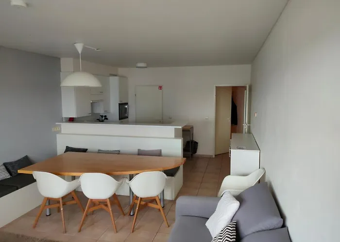 Zongericht Met Zicht Op De Jachthaven Apartment